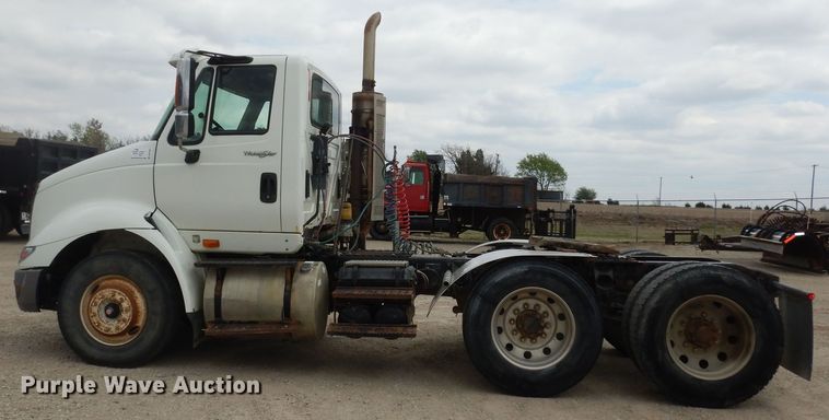 image for item DK1824 2008 International TranStar 8600  semi truck