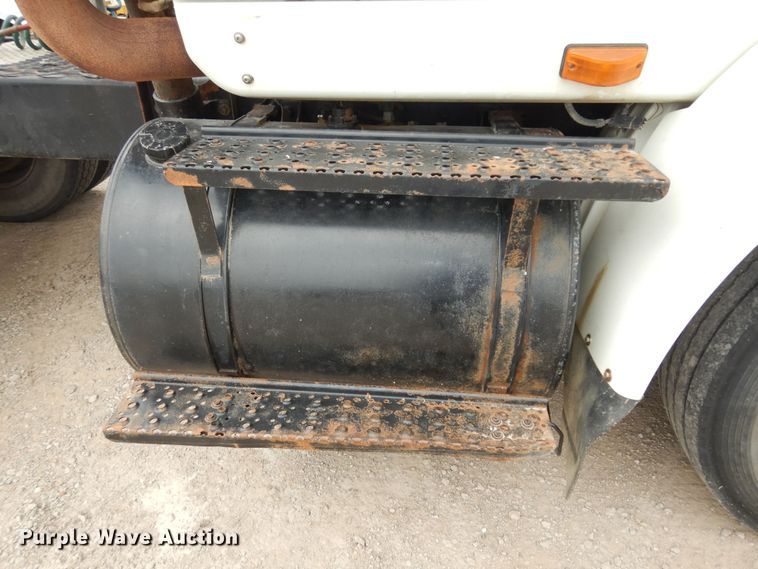 image for item DK1824 2008 International TranStar 8600  semi truck