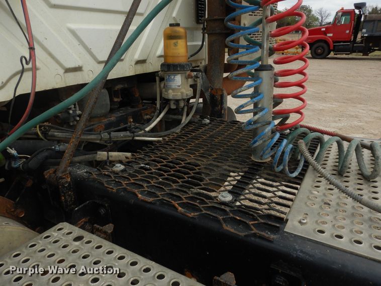 image for item DK1824 2008 International TranStar 8600  semi truck