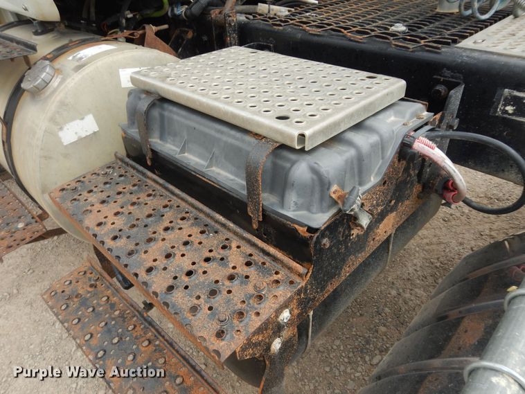 image for item DK1824 2008 International TranStar 8600  semi truck