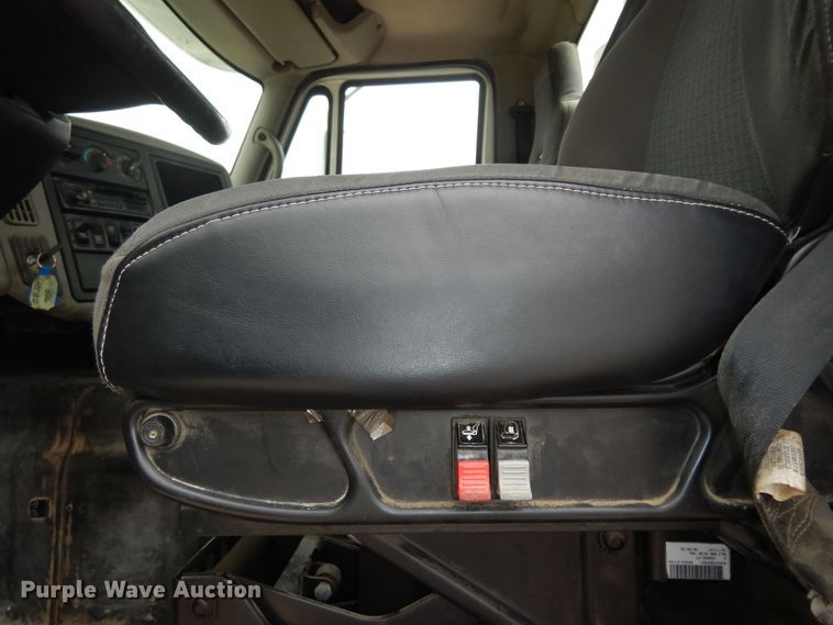 image for item DK1824 2008 International TranStar 8600  semi truck