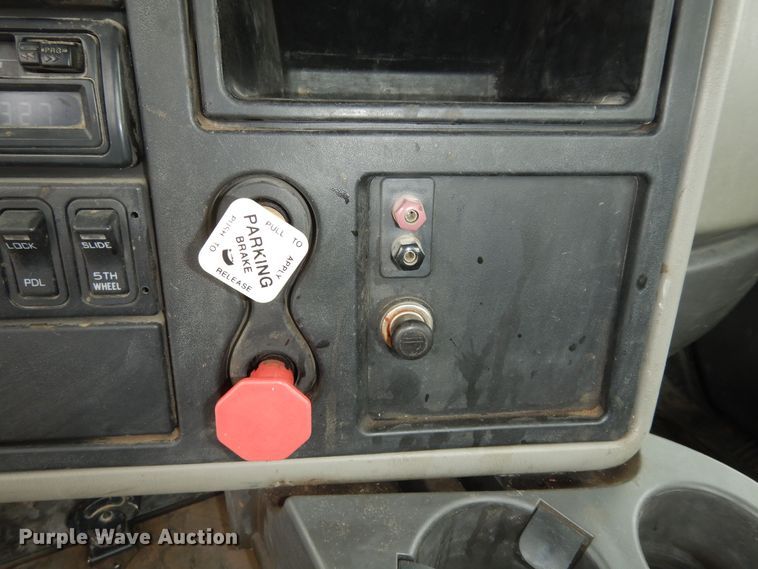 image for item DK1824 2008 International TranStar 8600  semi truck