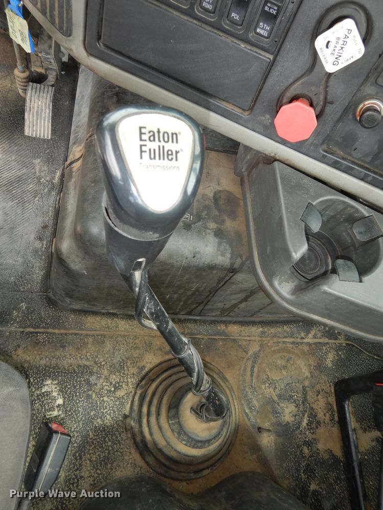 image for item DK1824 2008 International TranStar 8600  semi truck