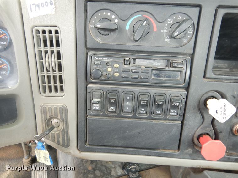 image for item DK1824 2008 International TranStar 8600  semi truck