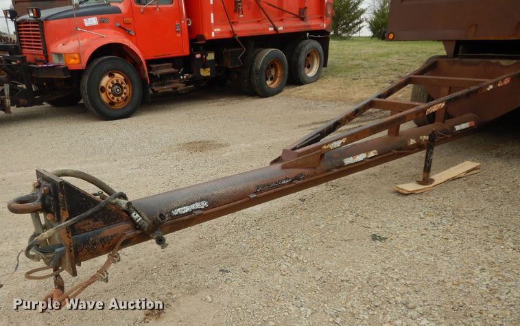 image for item DK1828 2009 Neville FL13  end dump pup trailer