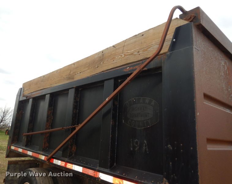 image for item DK1828 2009 Neville FL13  end dump pup trailer