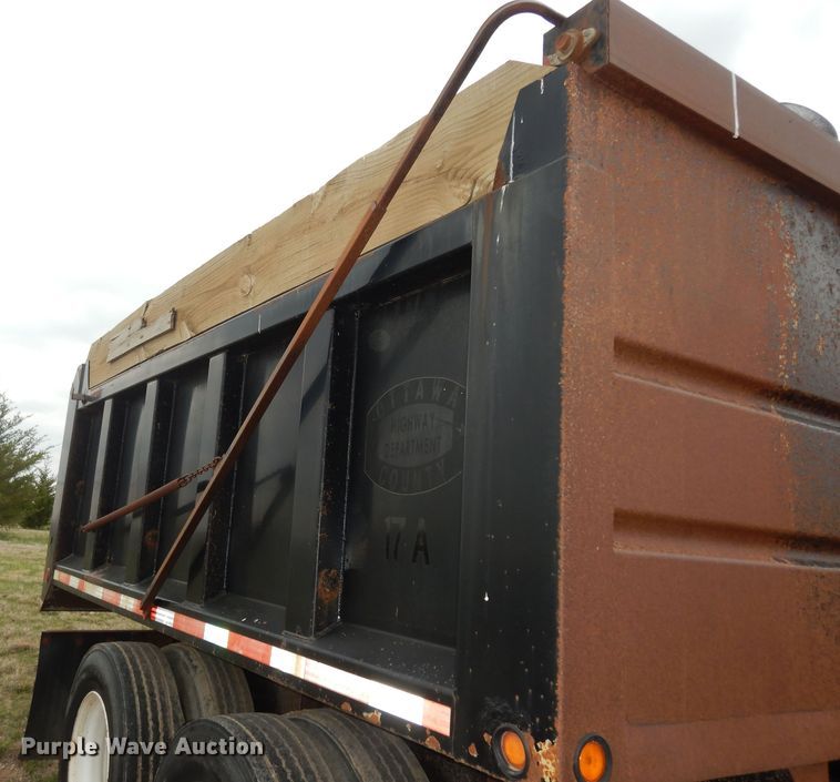 image for item DK1830 2009 Neville FL13  end dump pup trailer