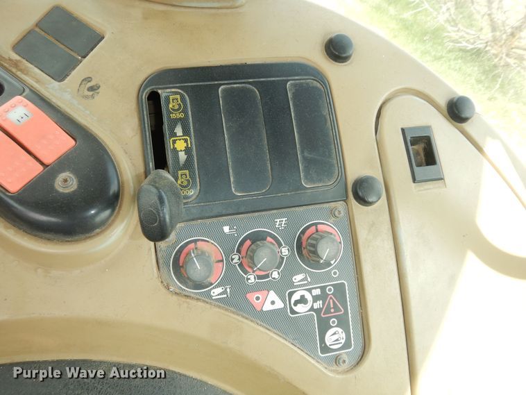 image for item DK1840 2005 AGCO RT100  MFWD tractor