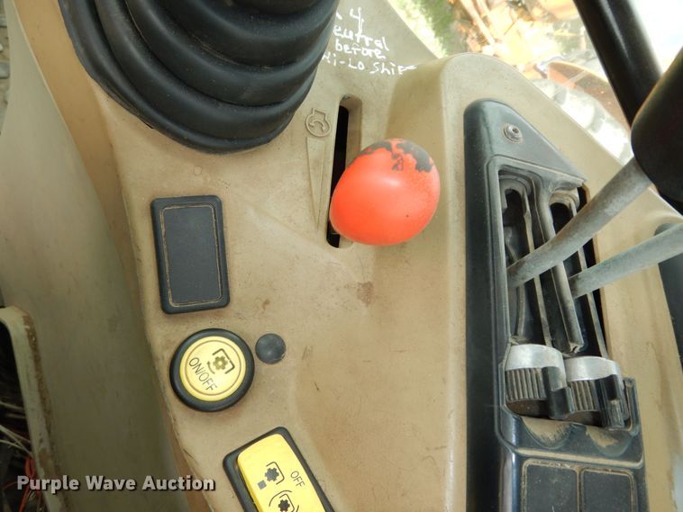 image for item DK1840 2005 AGCO RT100  MFWD tractor