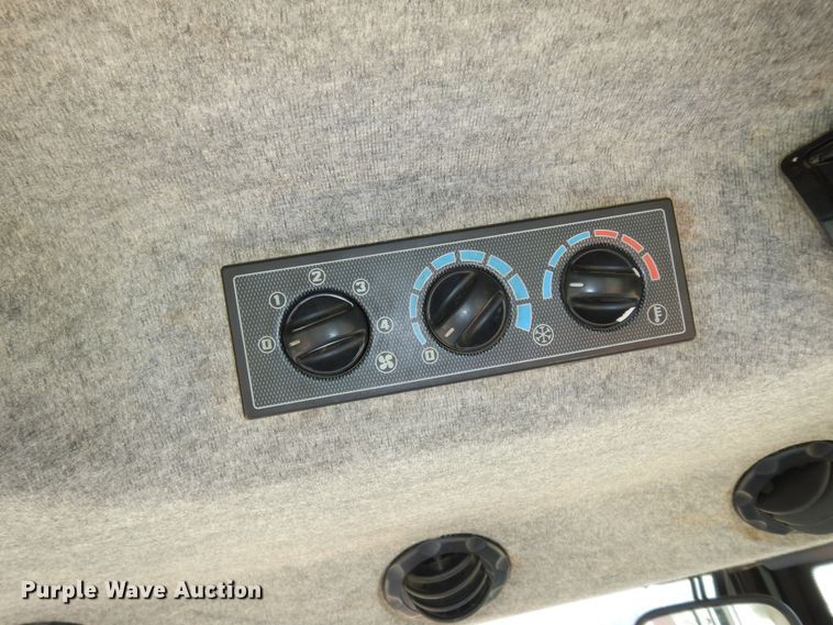 image for item DK1840 2005 AGCO RT100  MFWD tractor