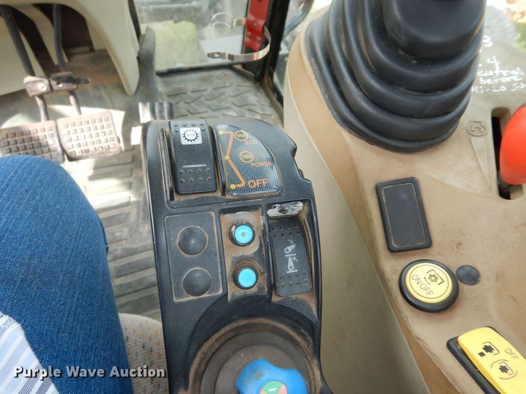 image for item DK1840 2005 AGCO RT100  MFWD tractor