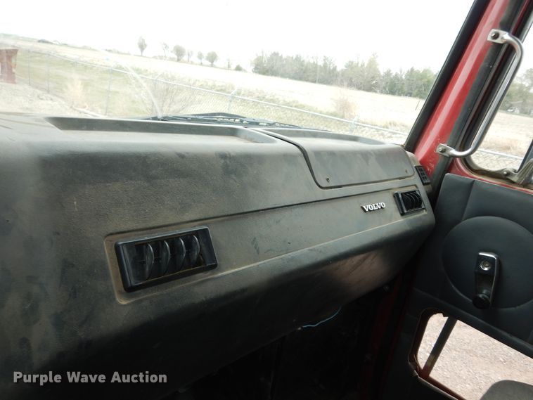 image for item DK1844 1996 Volvo WG  dump truck