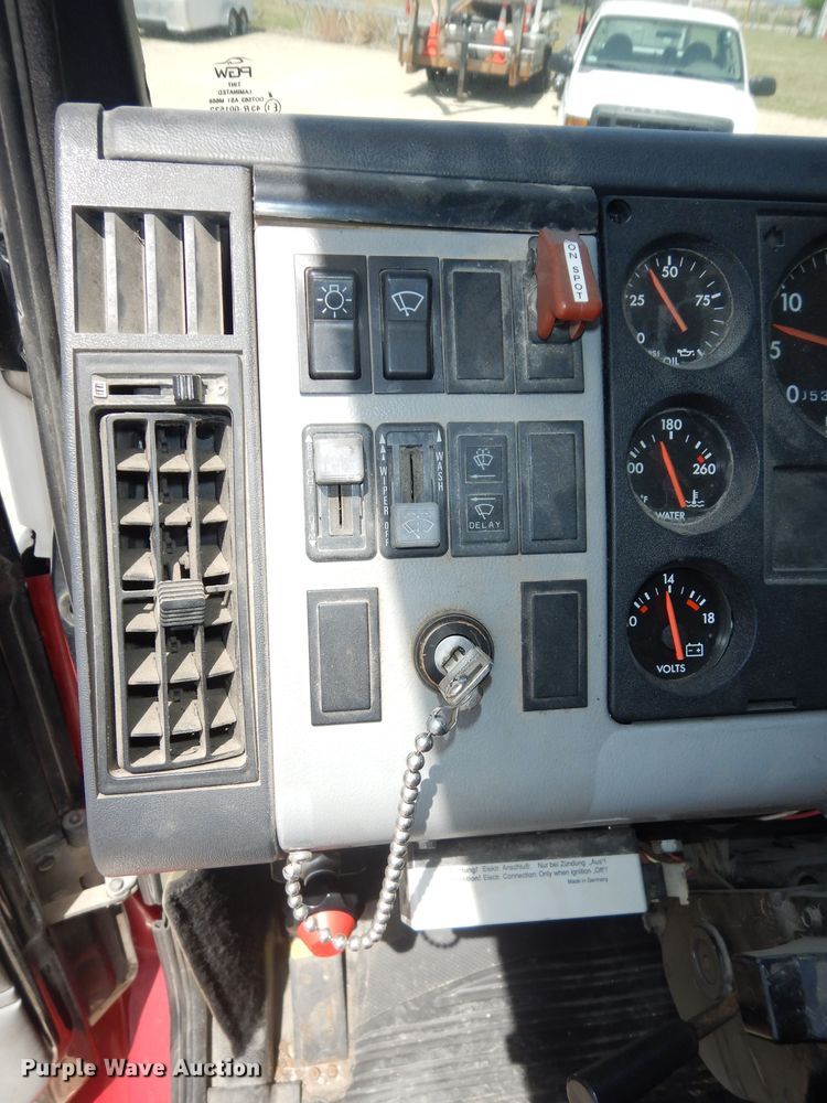 image for item DK1852 1995 Freightliner FL80  pumper fire truck