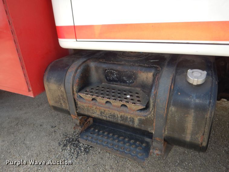 image for item DK1853 1993 International 4900  tanker fire truck