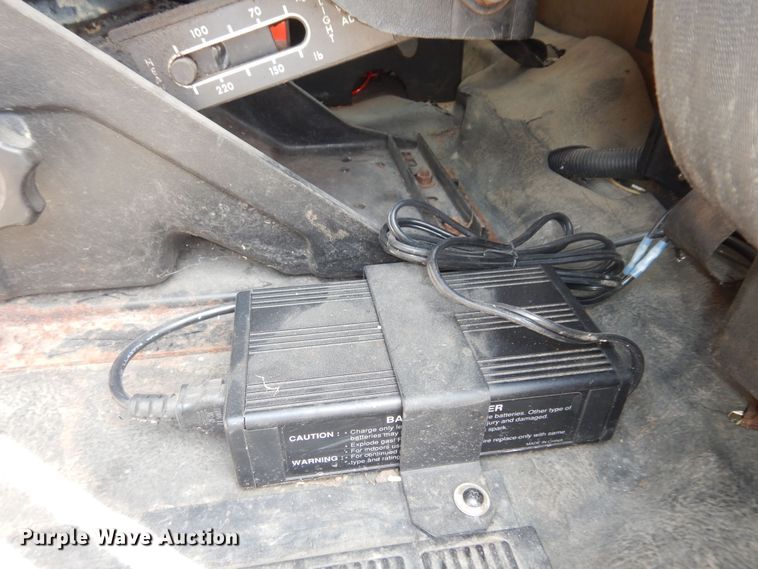 image for item DK1853 1993 International 4900  tanker fire truck