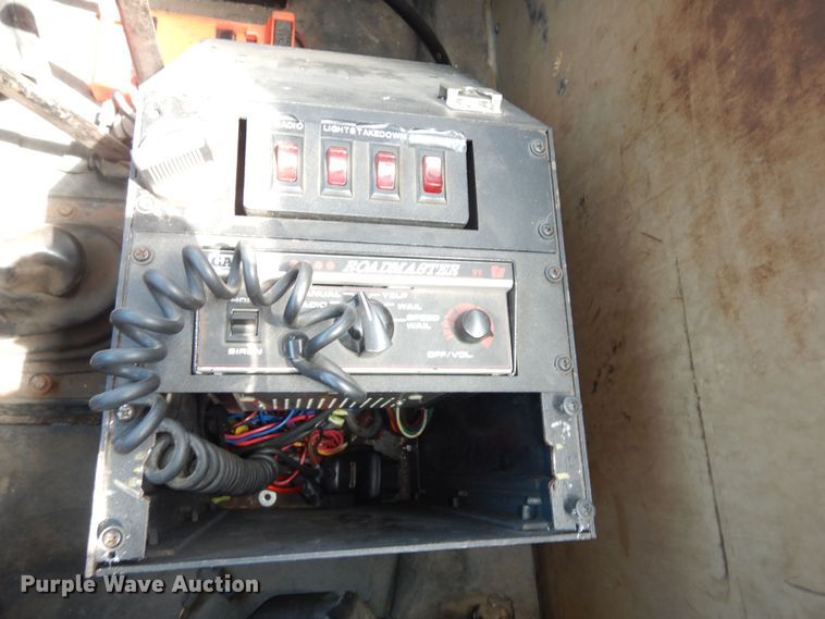 image for item DK1853 1993 International 4900  tanker fire truck