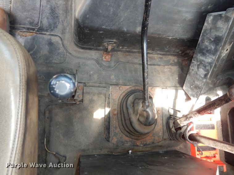 image for item DK1853 1993 International 4900  tanker fire truck