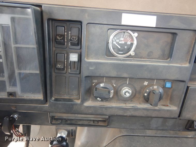 image for item DK1853 1993 International 4900  tanker fire truck