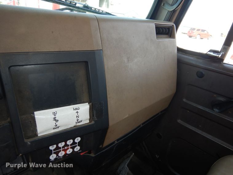 image for item DK1853 1993 International 4900  tanker fire truck