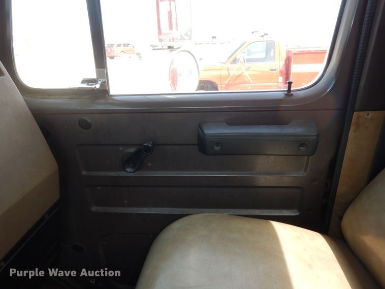 image for item DK1853 1993 International 4900  tanker fire truck