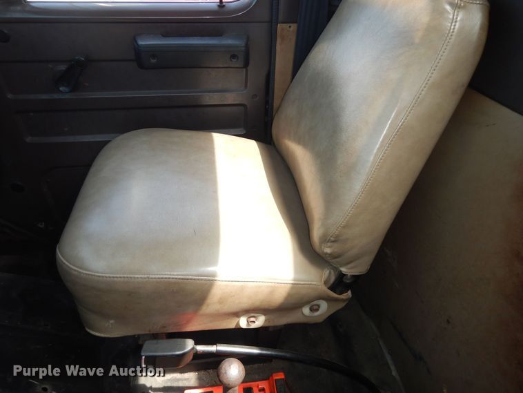 image for item DK1853 1993 International 4900  tanker fire truck