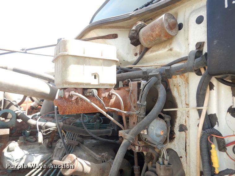 image for item DK1853 1993 International 4900  tanker fire truck