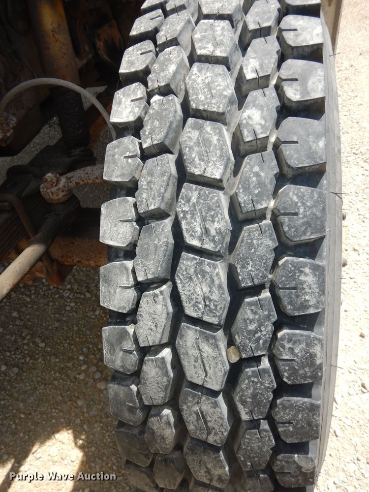 image for item DK1853 1993 International 4900  tanker fire truck