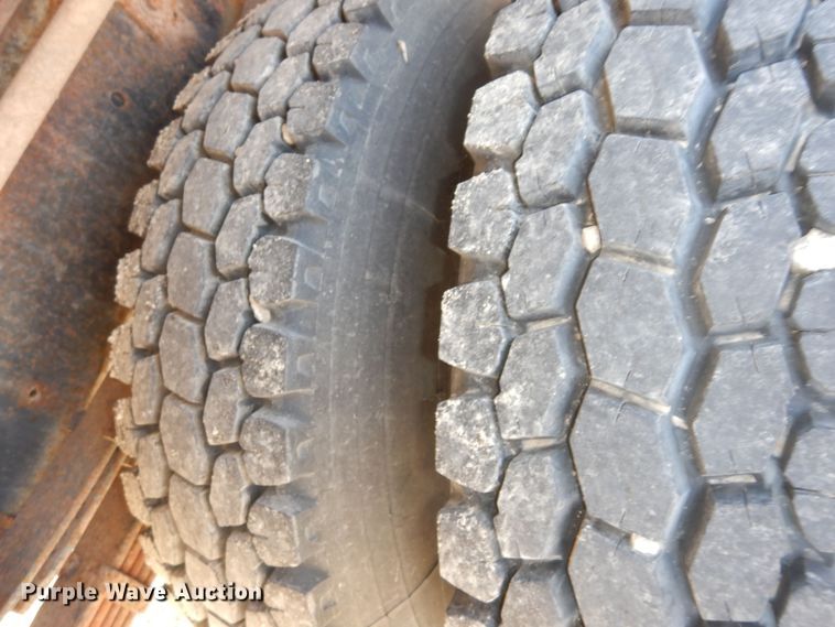 image for item DK1853 1993 International 4900  tanker fire truck