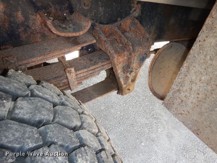 image for item DK1853 1993 International 4900  tanker fire truck