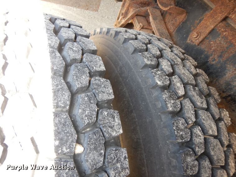 image for item DK1853 1993 International 4900  tanker fire truck