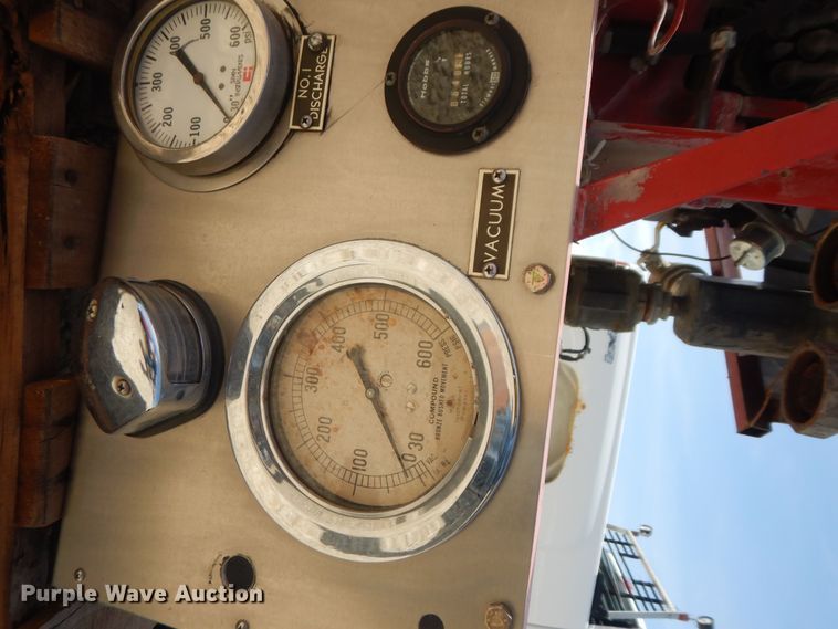 image for item DK1853 1993 International 4900  tanker fire truck