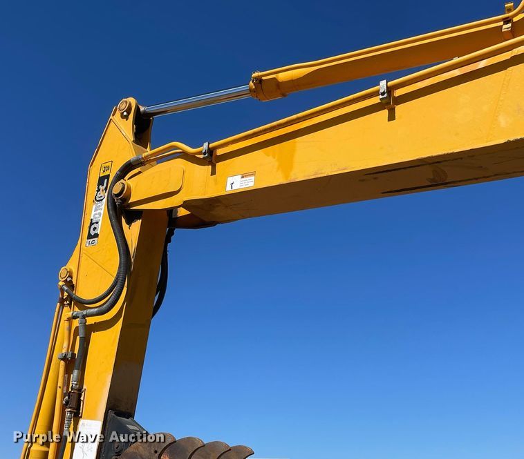 image for item DK7372 2004 JCB JS220  excavator