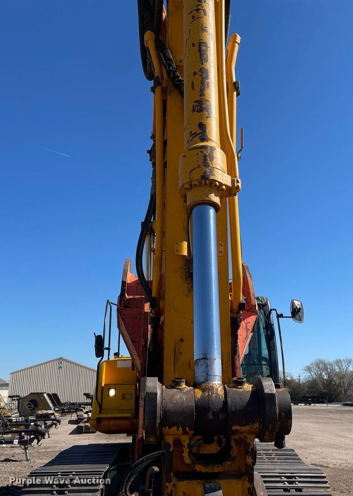 image for item DK7372 2004 JCB JS220  excavator