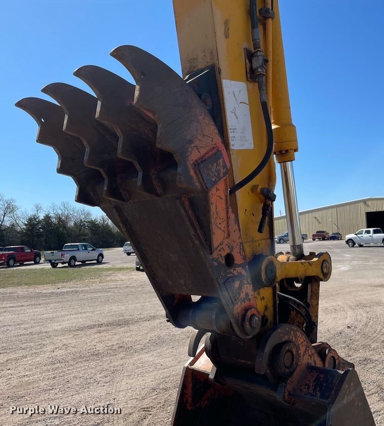 image for item DK7372 2004 JCB JS220  excavator