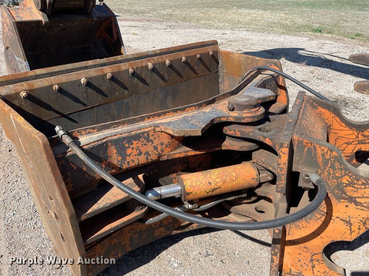 image for item DK7372 2004 JCB JS220  excavator