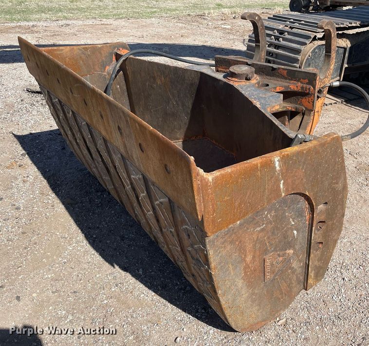 image for item DK7372 2004 JCB JS220  excavator