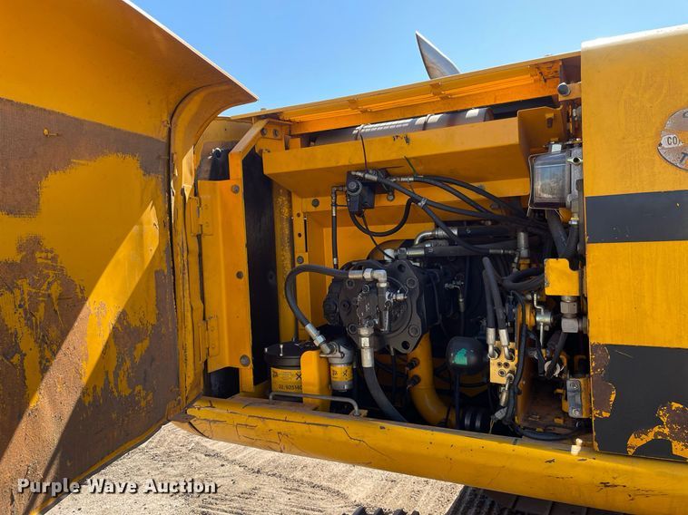 image for item DK7372 2004 JCB JS220  excavator