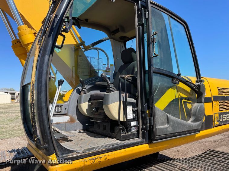 image for item DK7372 2004 JCB JS220  excavator