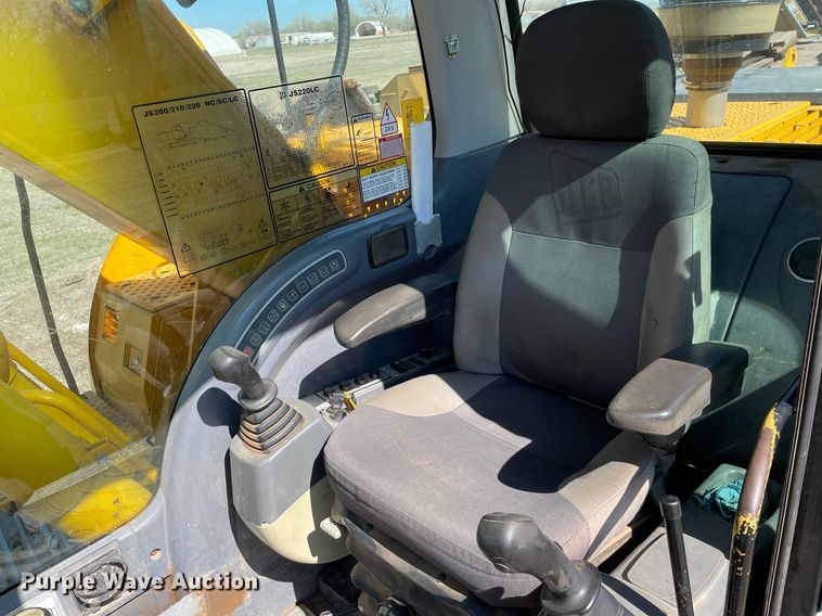 image for item DK7372 2004 JCB JS220  excavator