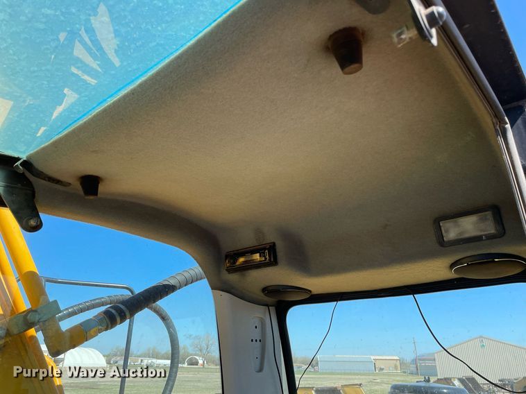 image for item DK7372 2004 JCB JS220  excavator