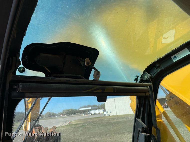 image for item DK7372 2004 JCB JS220  excavator