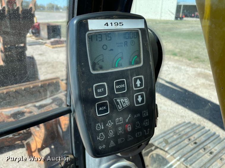 image for item DK7372 2004 JCB JS220  excavator