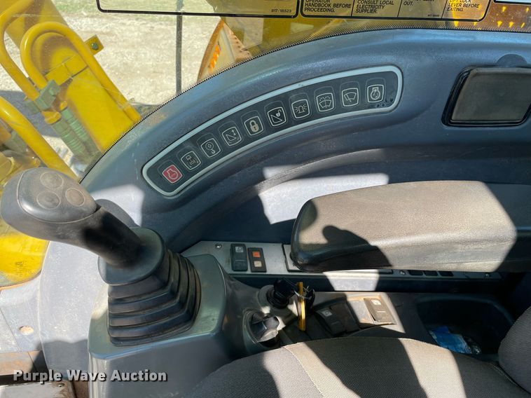 image for item DK7372 2004 JCB JS220  excavator