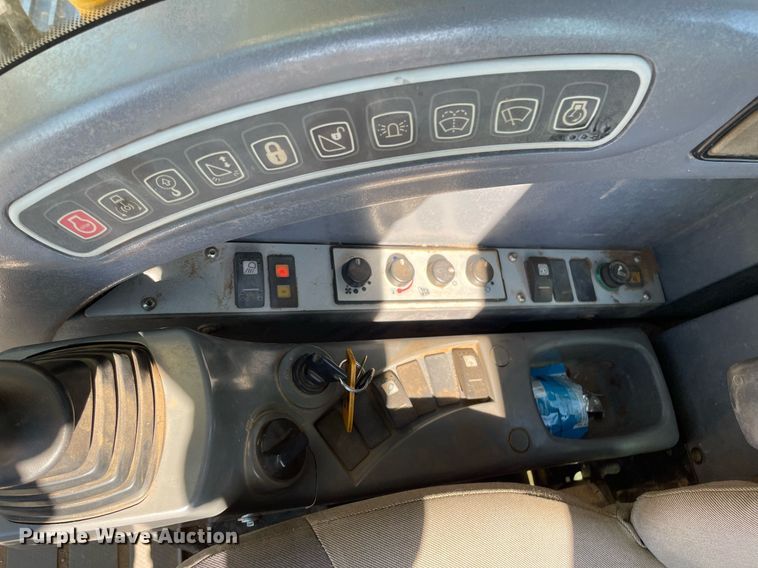 image for item DK7372 2004 JCB JS220  excavator