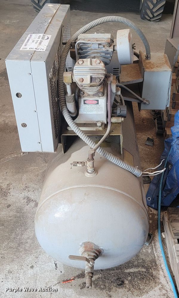 image for item DL6276 Ingersoll Rand T30  air compressor