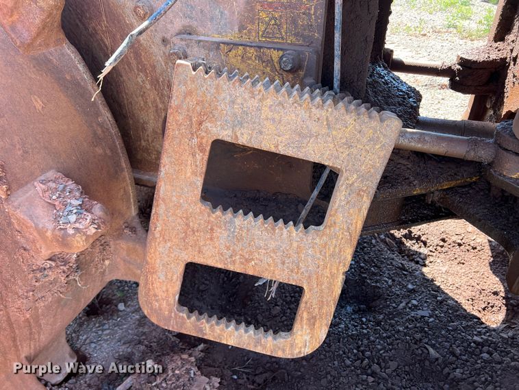 image for item DN4638 2016 Caterpillar 826K  landfill compactor