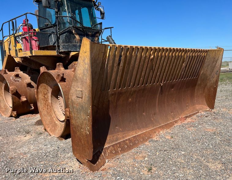 image for item DN4638 2016 Caterpillar 826K  landfill compactor