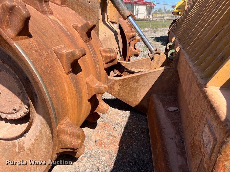 image for item DN4638 2016 Caterpillar 826K  landfill compactor