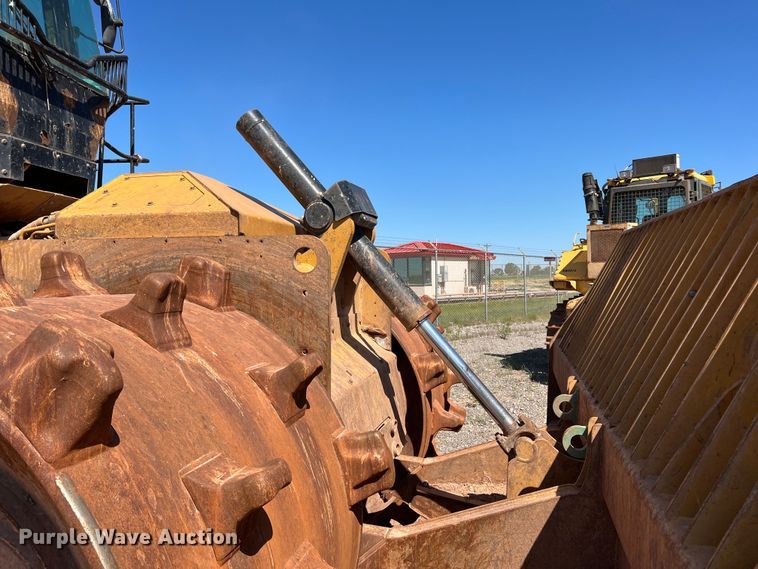image for item DN4638 2016 Caterpillar 826K  landfill compactor