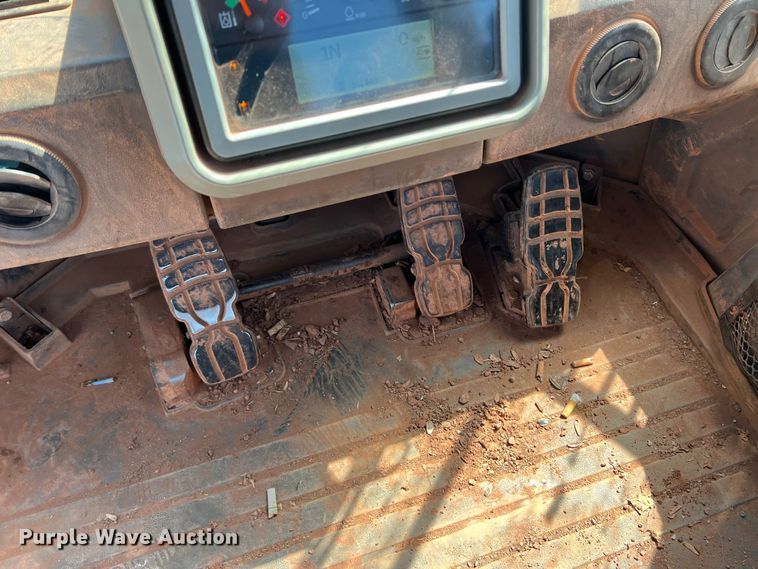 image for item DN4638 2016 Caterpillar 826K  landfill compactor